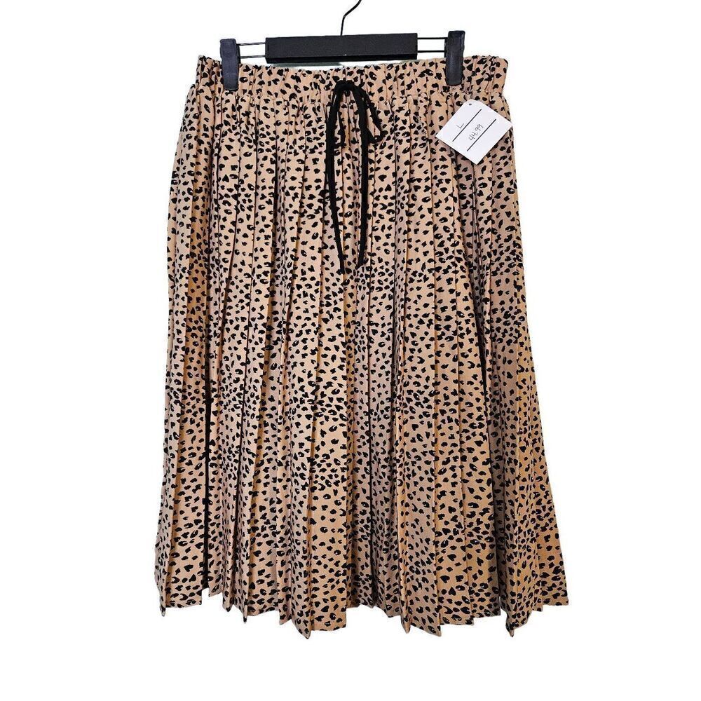 Mikarose animal print pleated skirt.  NWT. L.
